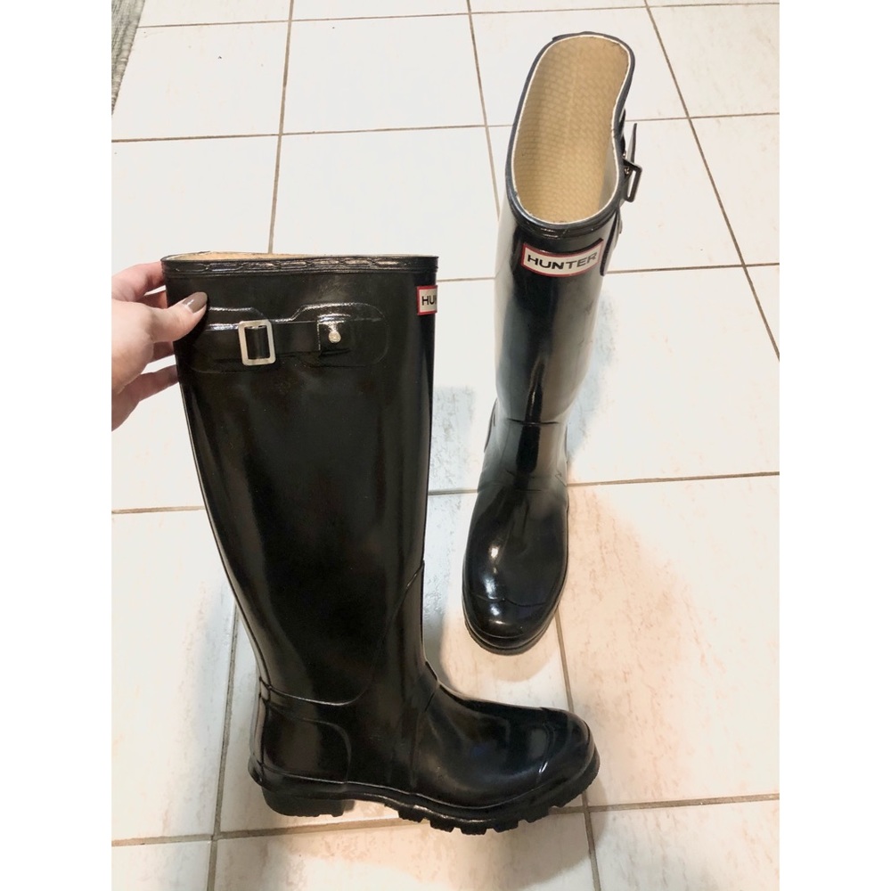 LIKE NEW hunter gloss rain boots